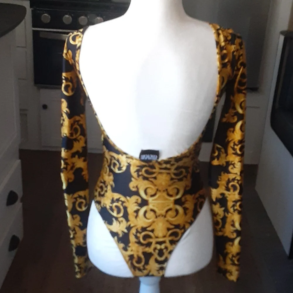 Versace - Picture 4 of 10